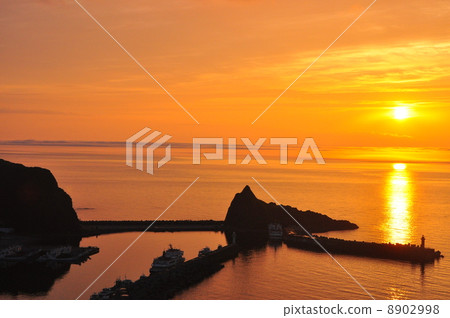 Shiretoko Cape at dusk 8902998