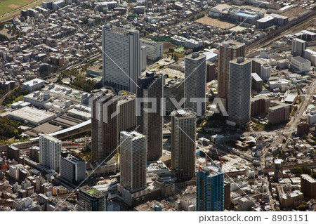 摩天大樓的空中照片在武藏小杉站附近的 8903151