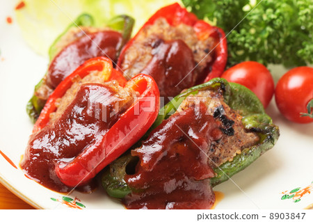 Improvement of meat stuffing with green peppers 8903847