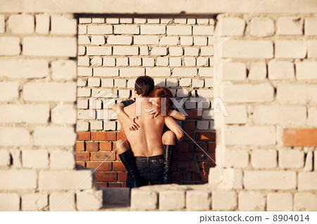 The outbreak of passion 8904014