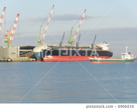 View of large ships and cranes at Kawasaki Port 8906838