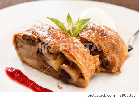 Apple strudel Apple strudel 8907333