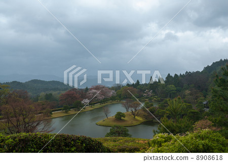 Shogakuin皇宮皇宮龍捲風池塘 8908618