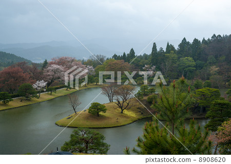 Shogakuin皇宮皇宮龍捲風池塘 8908620