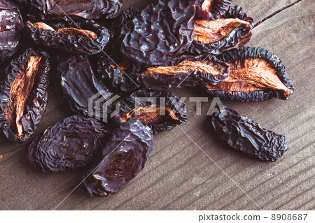 Dried plums 8908687