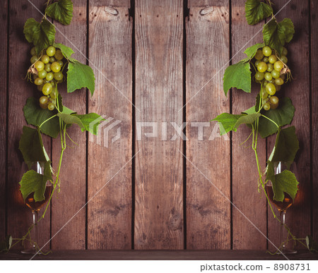 Grapes with leaves 8908731