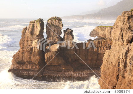 Pancake rock canyon in New Zealand 8909574