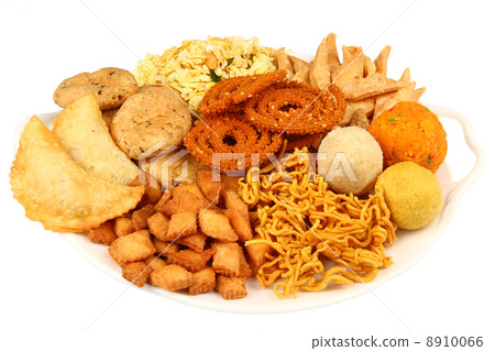 Traditional indian snack platter isolated on white. 8910066