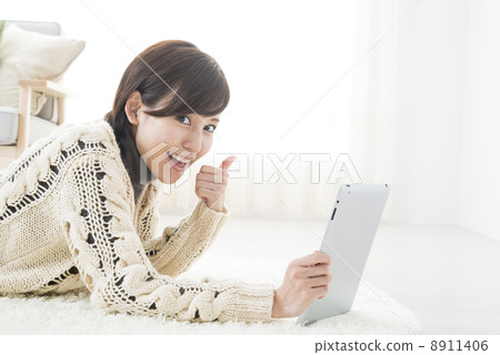 Young lady tablet Good sign Young lady tablet Good sign 8911406