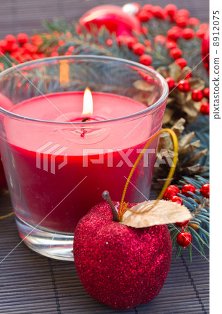 christmas  red candle 8912075