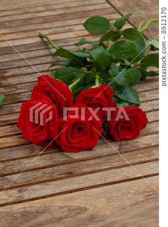 bouquet of red roses on table bouquet of red roses on table 8912170