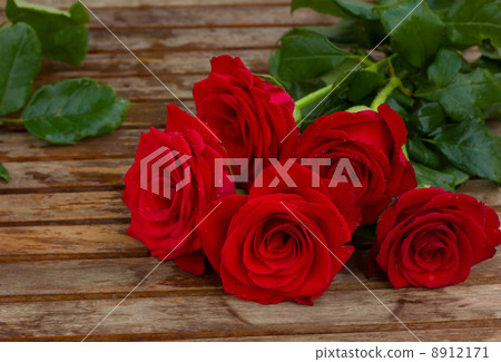 bouquet of beautiful red roses with water drops bouquet of beautiful red roses with water drops 8912171