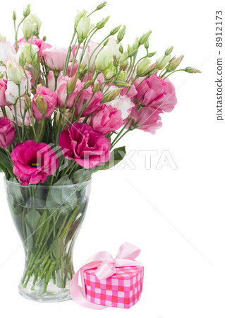 Pink eustoma flowers with gift box Pink eustoma flowers with gift box 8912173