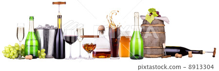 Set of different alcoholic drinks and cocktails 8913304