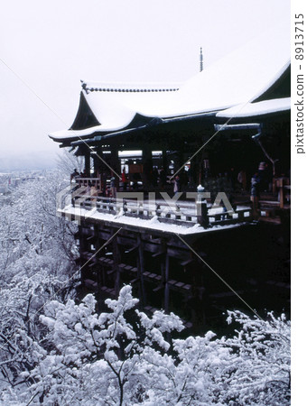 Snow scenery of Kyoto Kiyomizu Temple Snow scenery of Kyoto Kiyomizu Temple 8913715