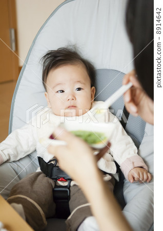 Meals with mother 8914642