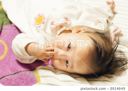 Lying lying baby 8914649