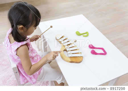 A girl playing a harp 8917200