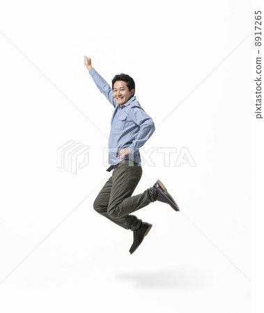 一個男人跳 8917265