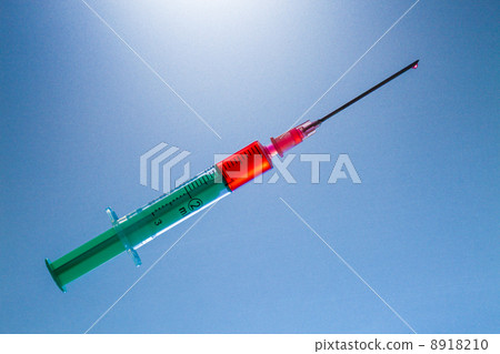 syringe with an injection of the genetic drug therapy syringe with an injection of the genetic drug therapy 8918210