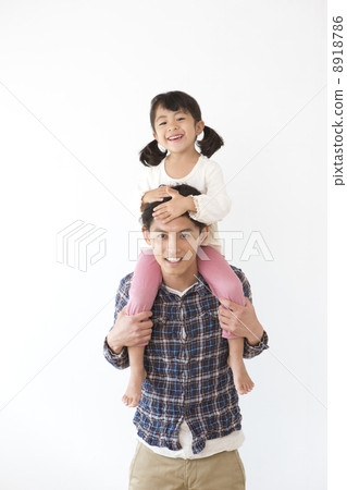 Girls to be toppled by their fathers 8918786
