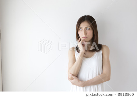 Troubling women Troubling women 8918860