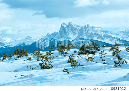 Beautiful winter mountain landscape. 8921922