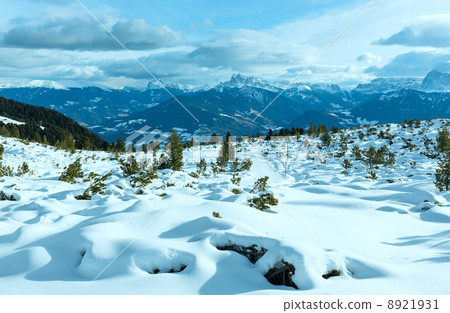 Beautiful winter mountain landscape. 8921931