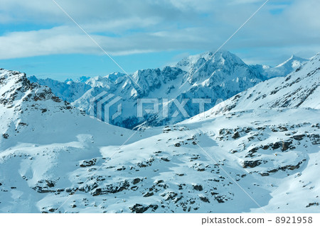 Morning winter ski resort Molltaler Gletscher (Austria). 8921958
