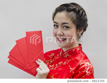 pretty chinese woman holding red bags for chinese new year 8923145
