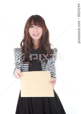 一個女人帶著信封 一個女人帶著信封 8924244