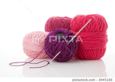 Spools and needle Spools and needle 8945288