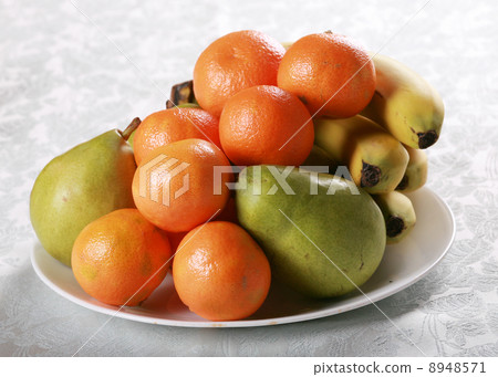 Plate of fresh fruit Plate of fresh fruit 8948571