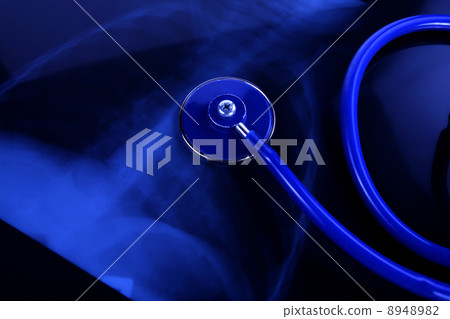Stethoscope on xray 8948982