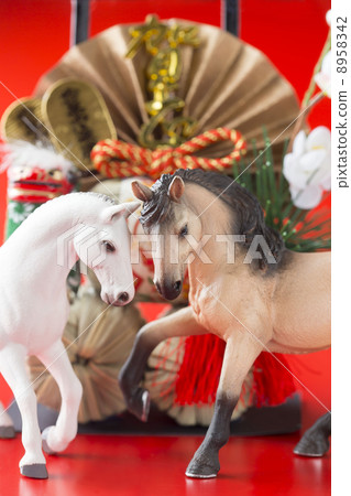 新年裝飾和中午 8958342