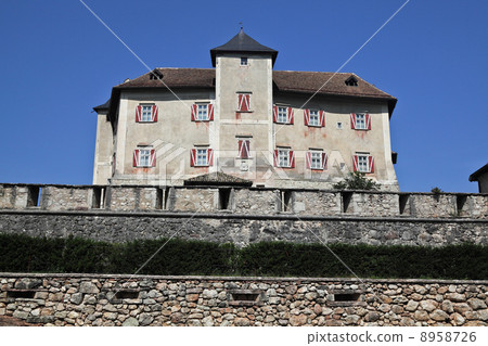castel thun 8958726