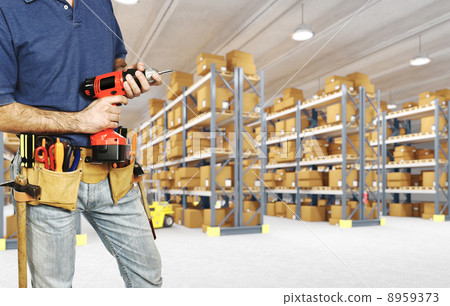 worker in warehouse 8959373