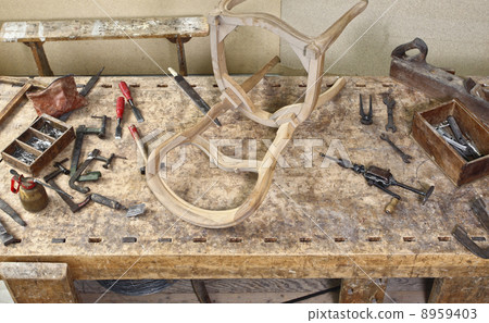 carpenter tools 8959403