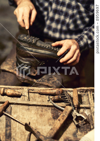 cobbler at work 8959697