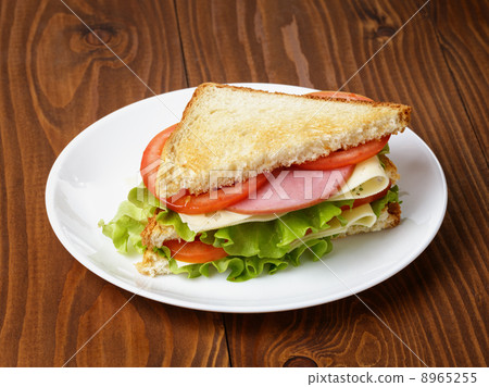 toasted sandwich with ham, cheese and vegetables 8965255