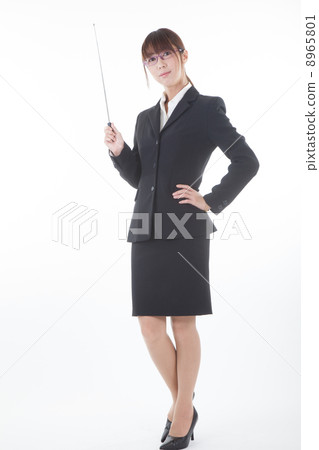 一個女人用棍子 8965801