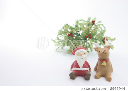Smiley Santa and reindeer 8966944