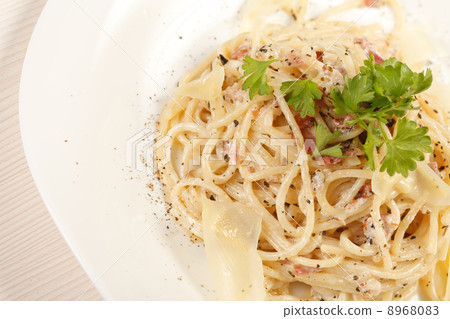 spaghetti carbonara spaghetti carbonara 8968083