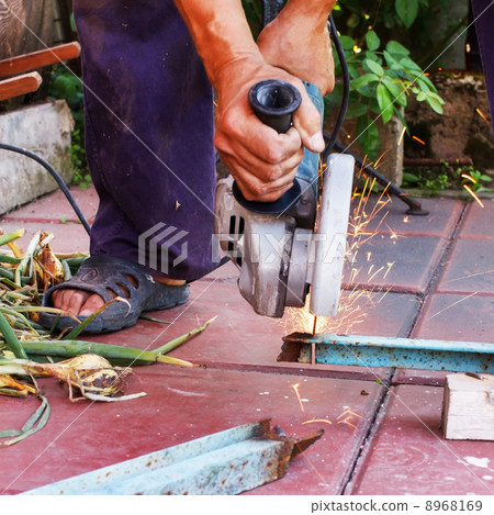 Metal sawing Metal sawing 8968169