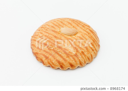 cookie with almond 8968174