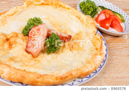 Big omelette Big omelette 8968576