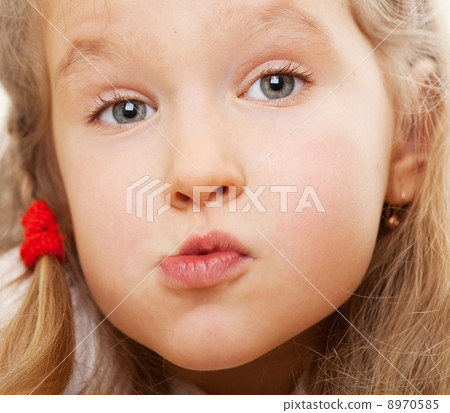 Grimacing child 8970585