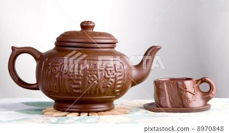 teapot and cup 8970848