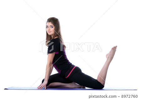 Studio shot of beautiful sporty girl posing on mat 8972760