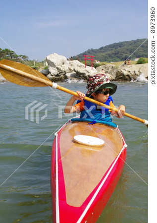 Small kayakers 8973960